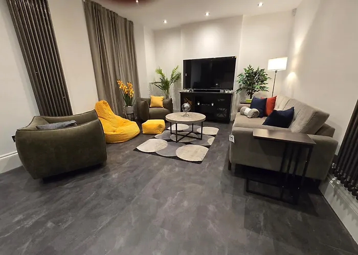Westbourne Gardens Flat