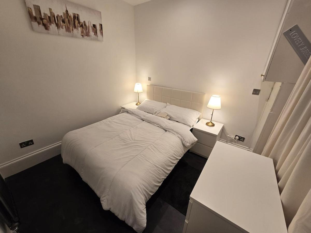Westbourne Gardens Flat Apartment *