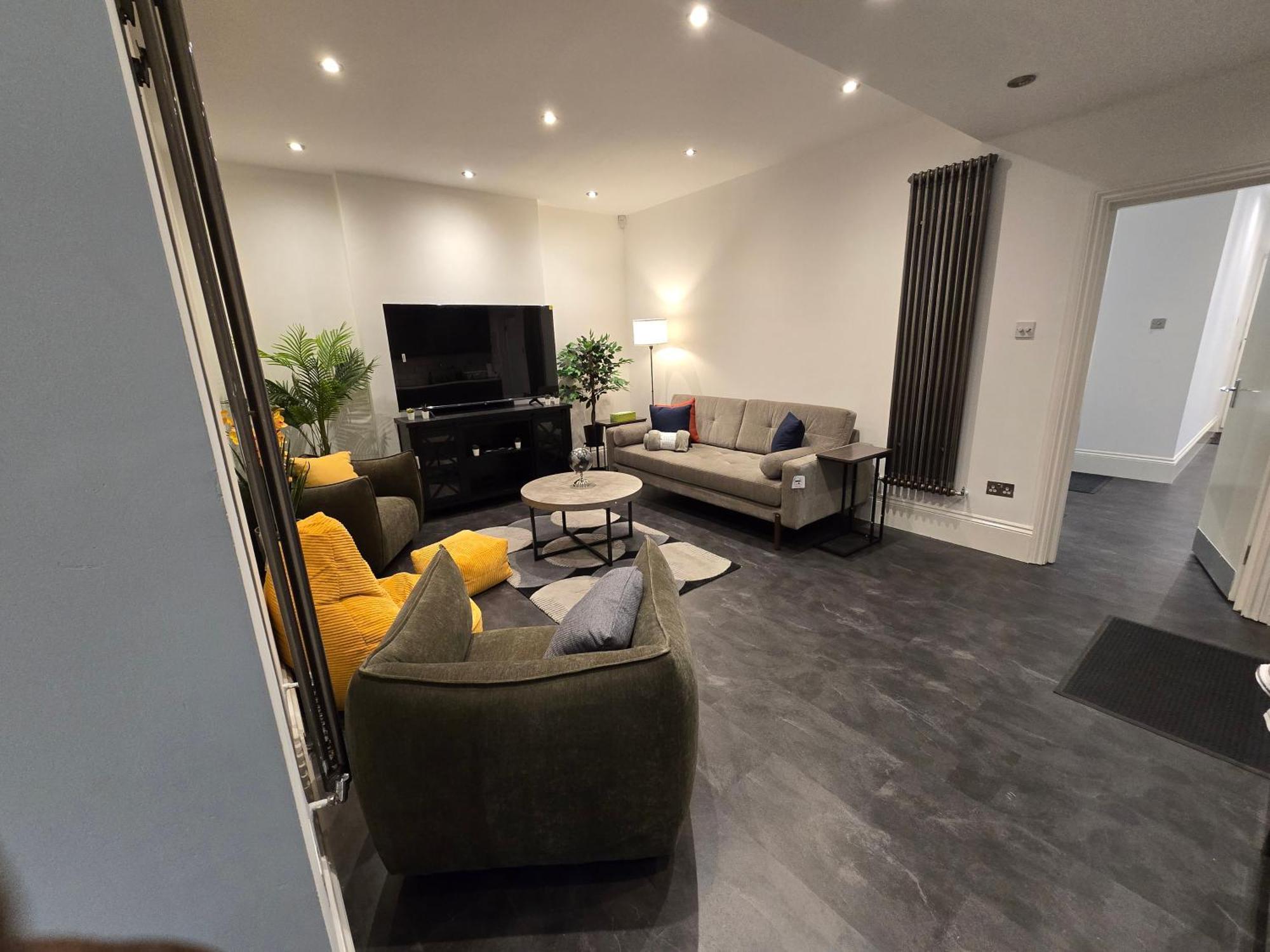 Westbourne Gardens Flat Apartment *