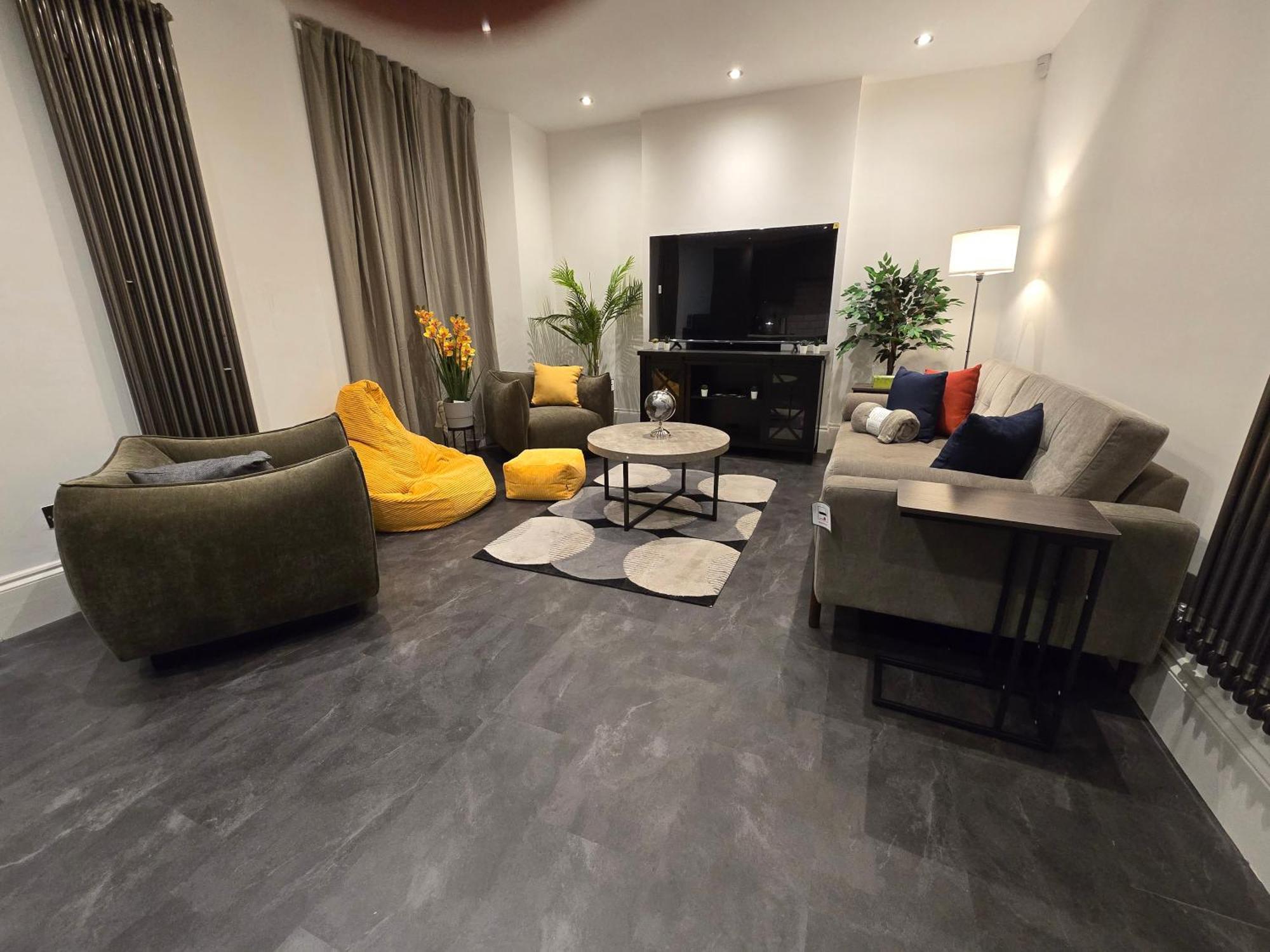 Westbourne Gardens Flat Apartment *